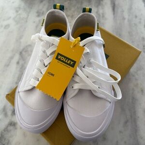 Unisex White Sneakers - Australian Volley Duece - men -7 women’s-9